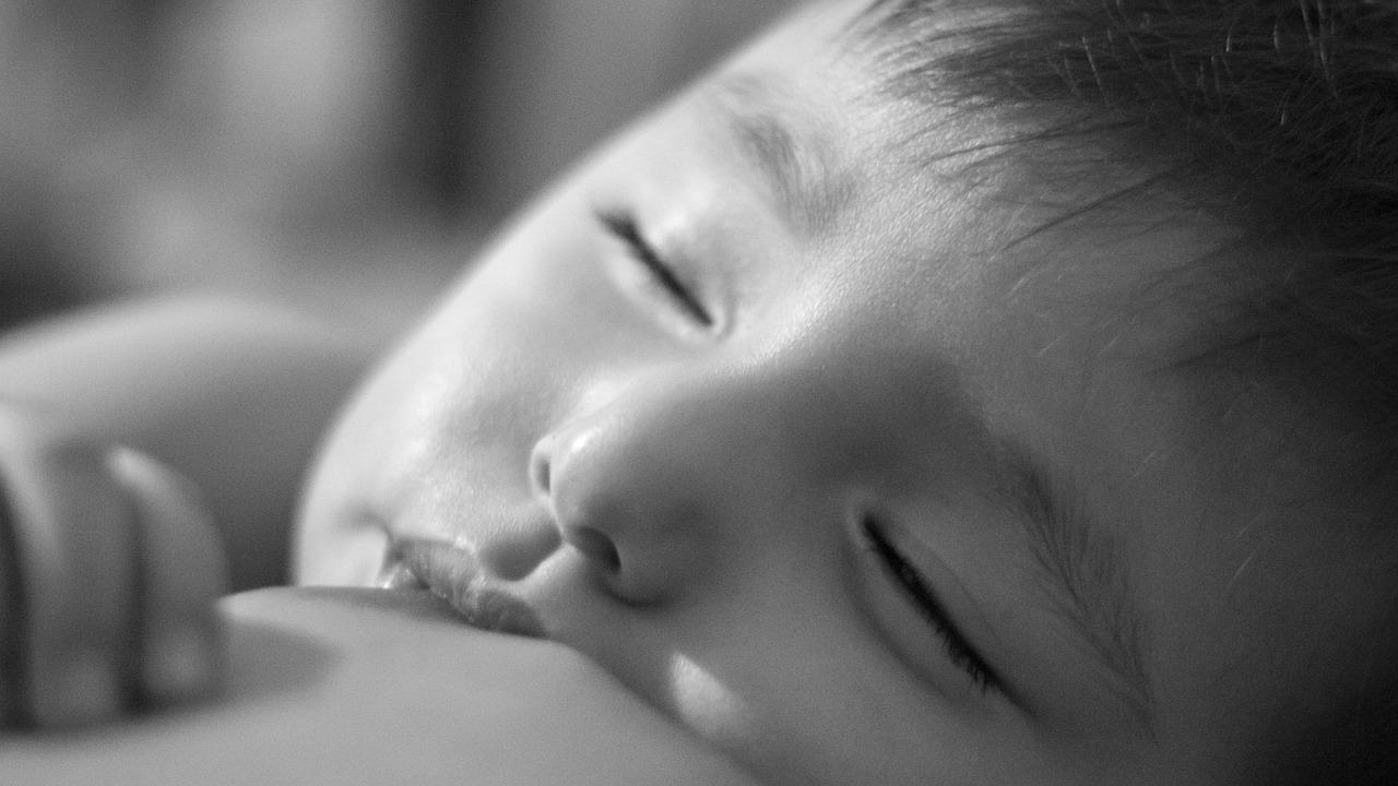 Toddler breastfeeding to sleep | Adelaide Sleep Consultant | Kelly Harper